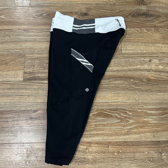 Lululemon  jogging yoga capri leggings, Size 10 - Picture 8 of 9